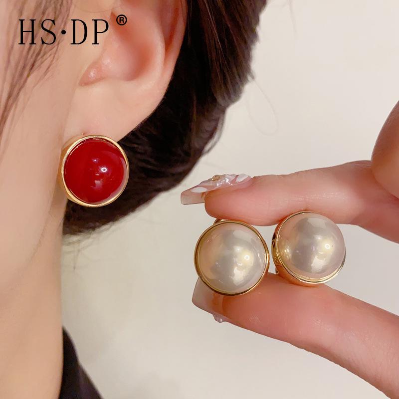 Elegant S925 Silver Pearl Stud Earrings - Simple & Luxurious Design