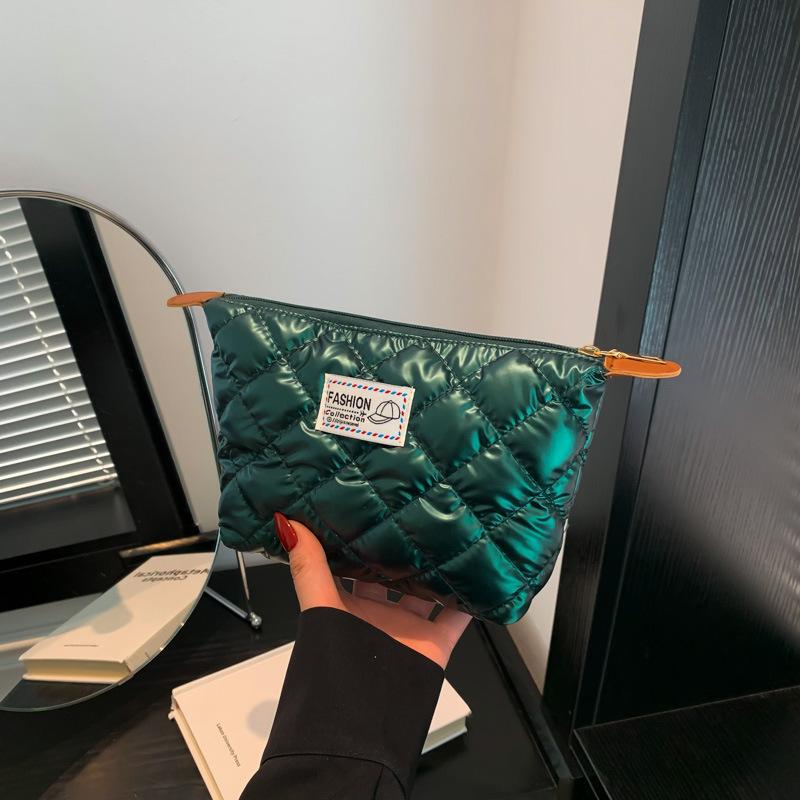 Elegant Handheld Quilted Makeup Pouch For Girls With Soft Pu Material And Trendy Design