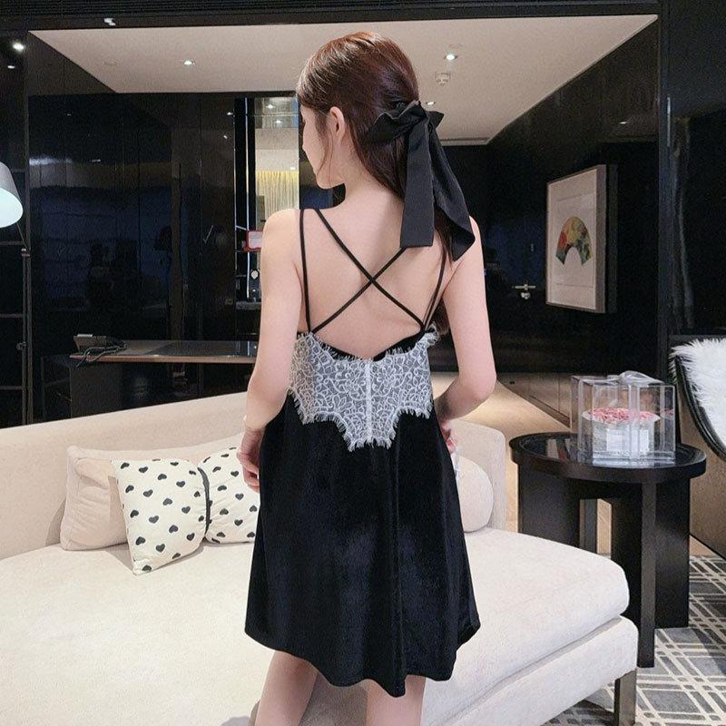

Silkworm Weiss nightdress women s autumn and winter new pure desire wind sexy golden velvet suspender with chest pad lace medium and long M