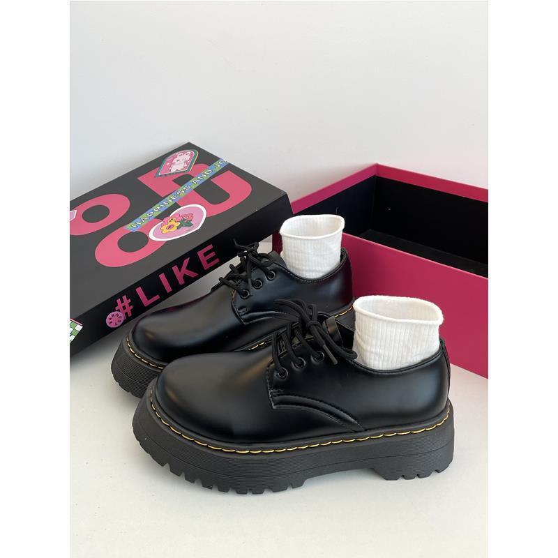 Schlanke und vielseitige Retro-JK-Einzelschuhe im britischen Stil mit Muffinsohle, Plateau, modische schwarze Kleinlederschuhe für Damen, Sommermodelle 2025