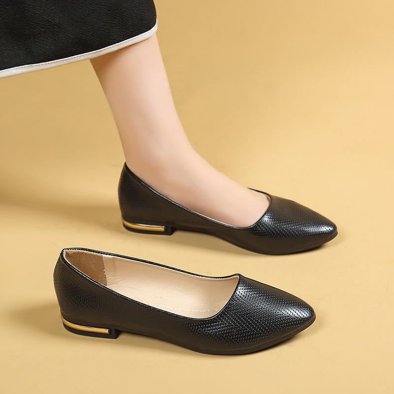 Gentle evening wind pointed head shallow mouth single shoes women's flat bottom 2025 spring and summer new soft sole versatile simple women's shoes