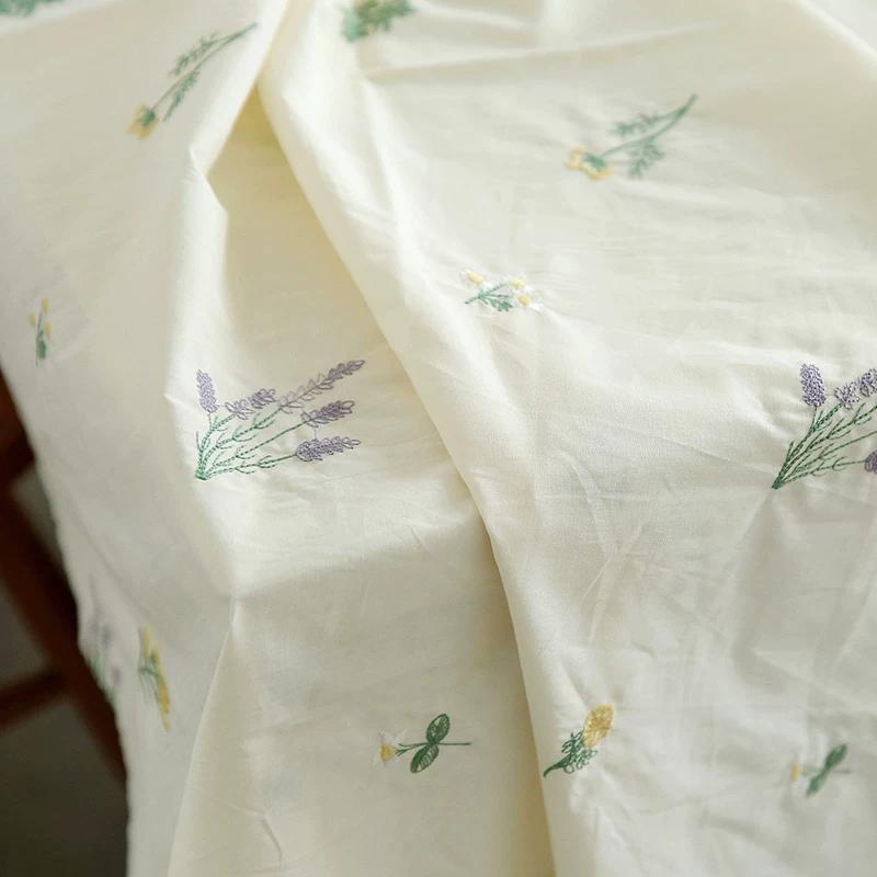 100% Cotton Embroidered Tablecloth, Floral Embroidery, Durable and Multi-Size Washable Table Cover for Party Picnic Home Decor, Wedding and Kitchen