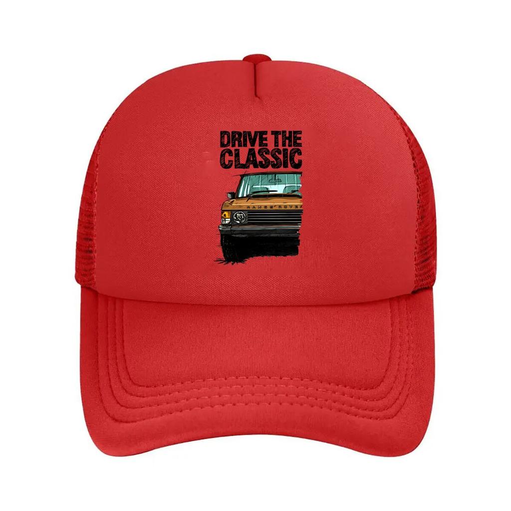 Klasyczna siatkowa czapka z daszkiem w stylu retro, inspirowana designem samochodów