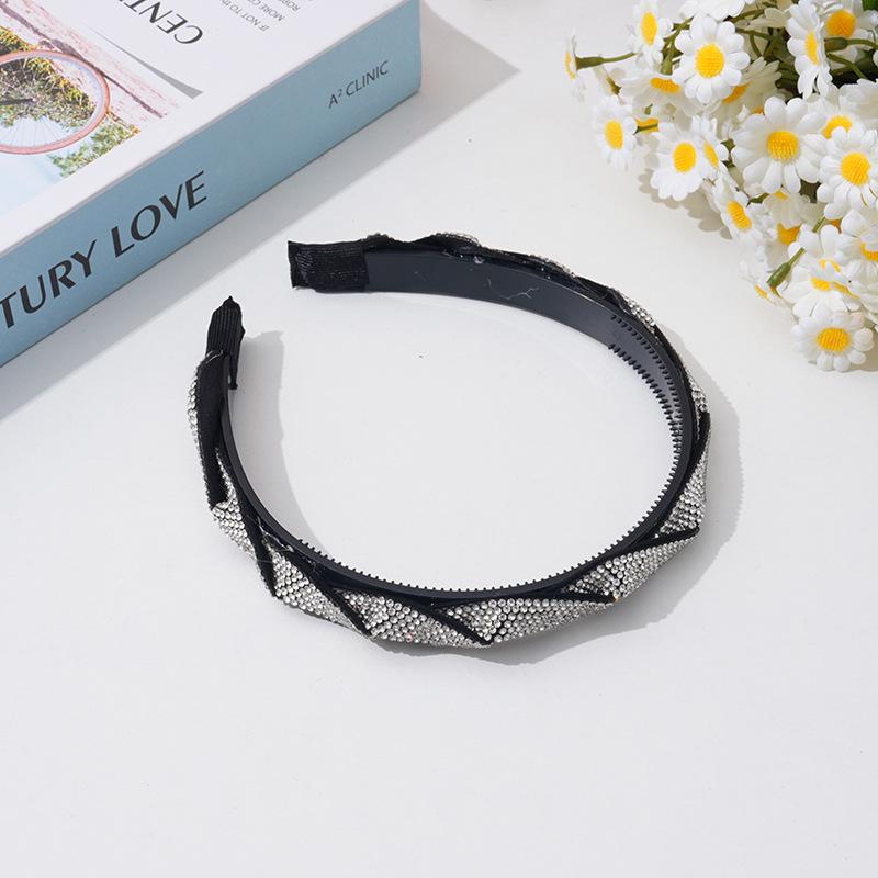 

Блестящий ободок с бриллиантами: Элегантный, Нескользящий Аксессуар для Волос для Всех Возрастов