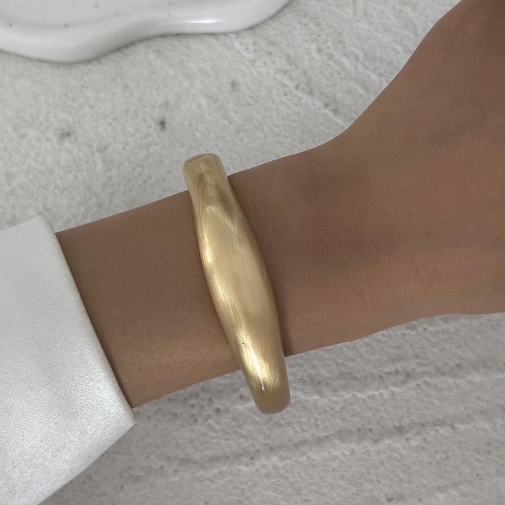 Ingemark Creative Hip Hop Matte Heavy Metal Chunky Spring Bangles for Women New Trend Gold Color Arm Bracelets Grunge Jewelry