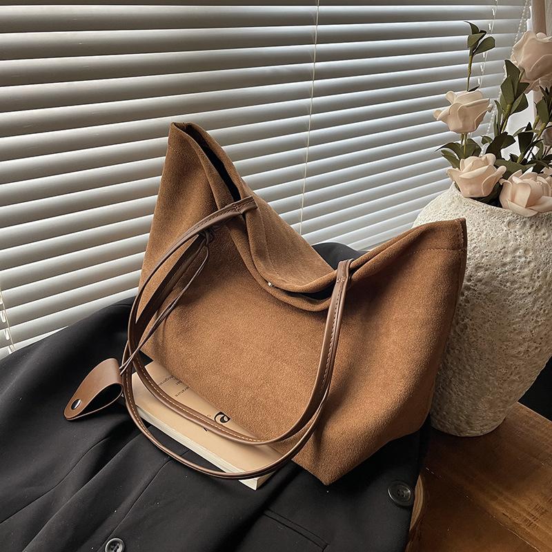 Tote Bag Winter New Suede Women's Bag Fashion Versatile Work Commuter Shoulder Bag Outdoor Leisure Armpit Bag