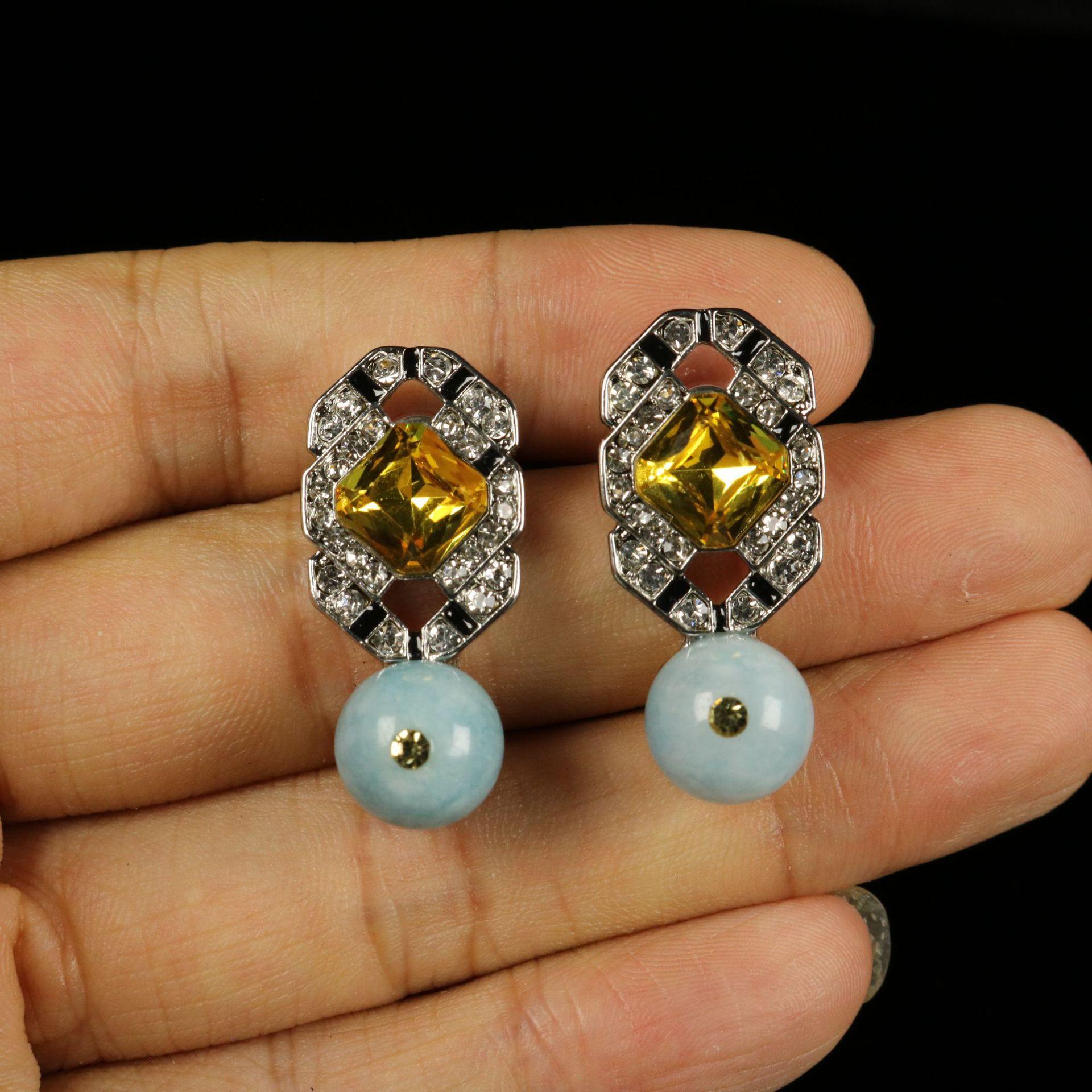 

Тяжелая промышленность Плотная инкрустация бриллиантами Леопард Ручная работа Бисероплетение Ожерелье из синего камня Высокий уровень Универсальные Изысканные аксессуары