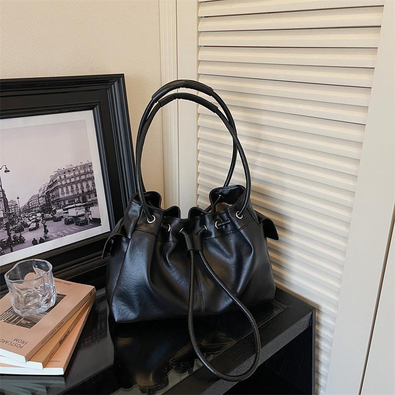 IELGY Drawstring Bucket Bag Fashion Casual Large Capacity Commuter Shoulder Messenger Bag