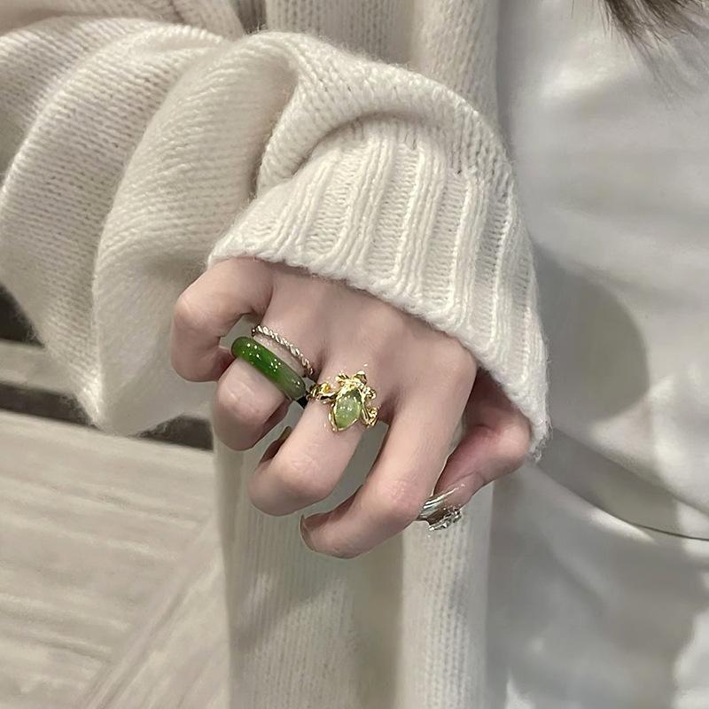 Classic Retro Glossy Cat Eye Green Flower Rings for Women New In Retro Palace Style Elegant Ring Wedding Engagement Jewelry