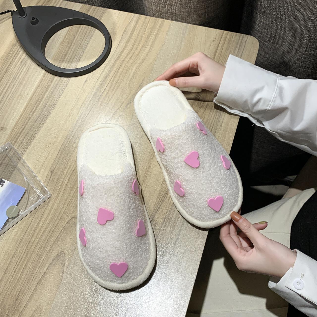 

Женские зимние шерстяные хлопчатобумажные тапочки нового стиля, резиновые коричневые плюшевые тапочки свободного размера Baotou на плоском каблуке 36-37