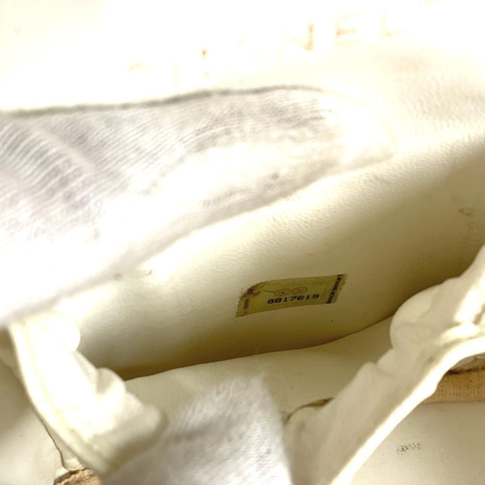 CHANEL A01998 logo vanity Bag Vanity Pouch Hand Bag Caviar Leather White