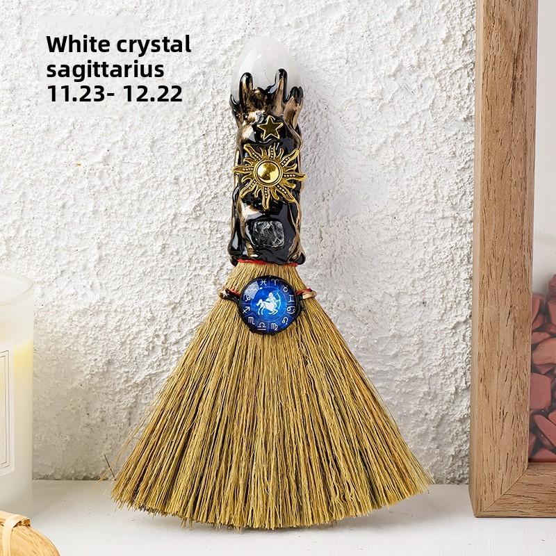 Zwölf Tierkreiszeichen Kristall Rohstein Mit Handgefertigtem Besen Dekor Für Hochzeit Und Feier