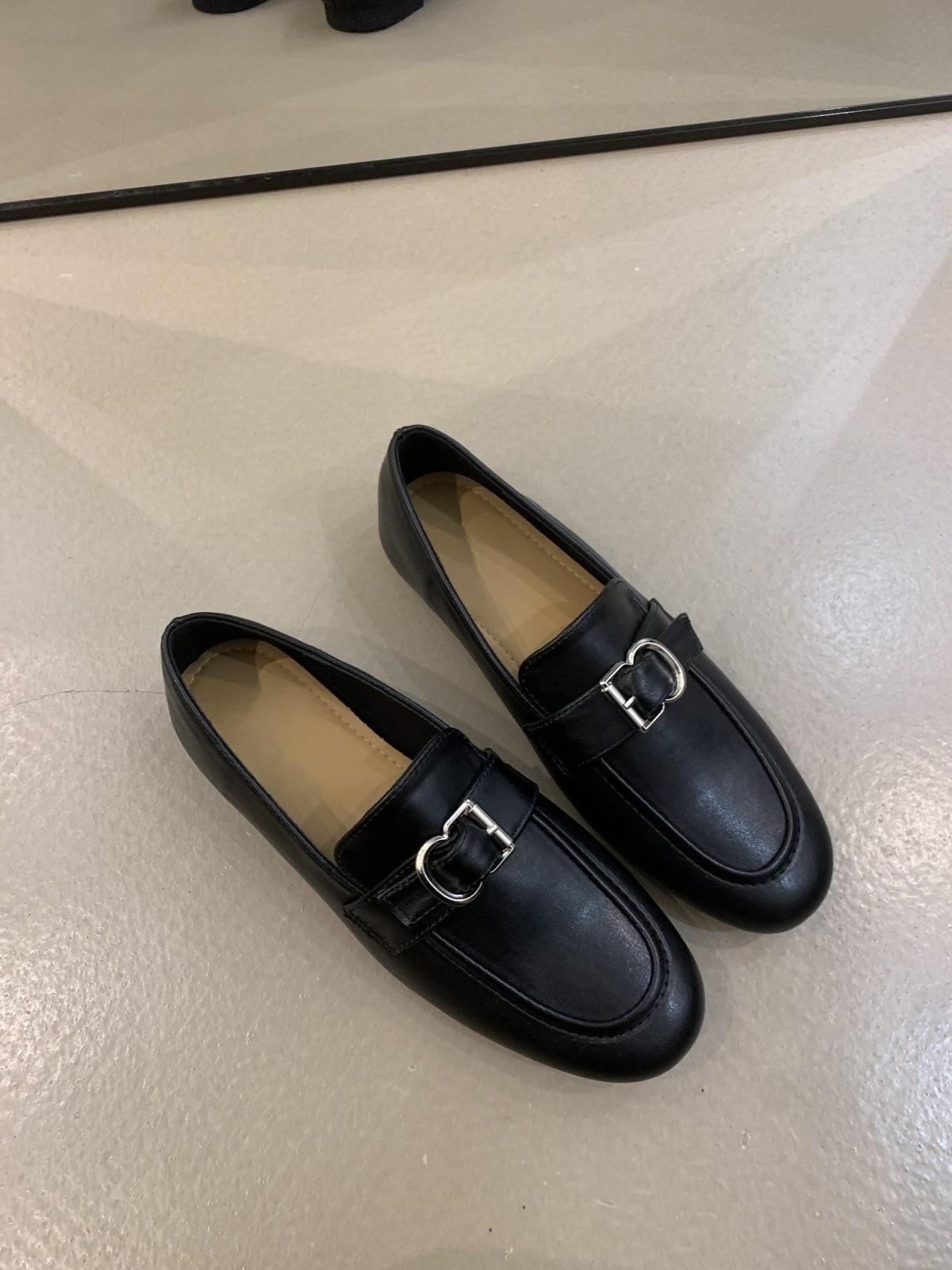 Первая встреча с черными лоферами на плоской подошве новая британская модель маленьких кожаных туфель на шнуровке в 2026 году 40 чёрный 3450₽