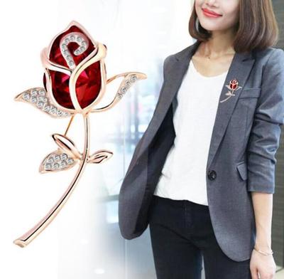 Rhinestone Red Rose Flower Brooches for Women Elegant Exquisite Shiny Zircon Flower Lapel Pins Wedding Party Badge Jewelry