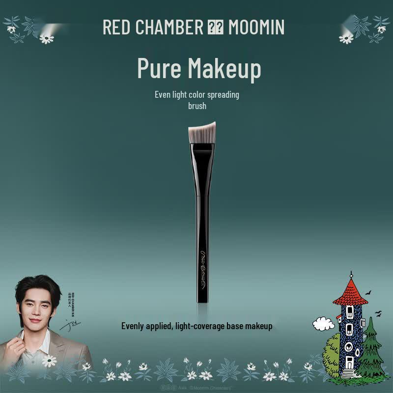 RED CHAMBER Even Light Spreading Foundation Brush