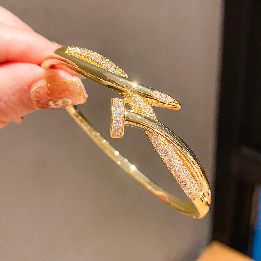 Nail Cross Buckle Bracelet, Retro Fashion Bracelet, Light Luxury and High-end Jewelry