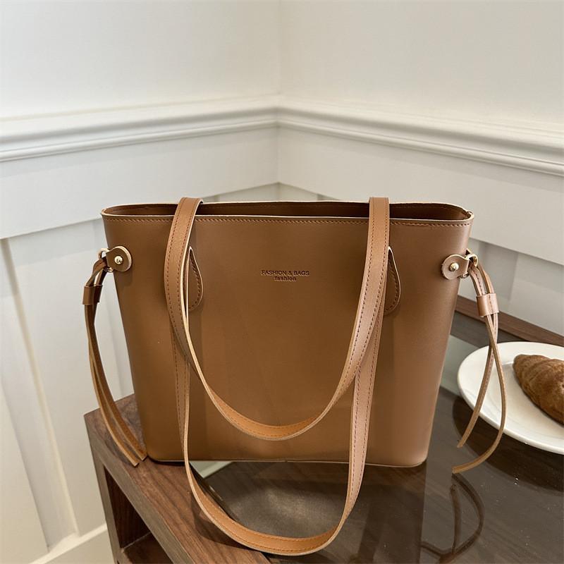 Chic And Trendy Pu Tote Shoulder Bag For Women Ideal For Commuting And Casual Use