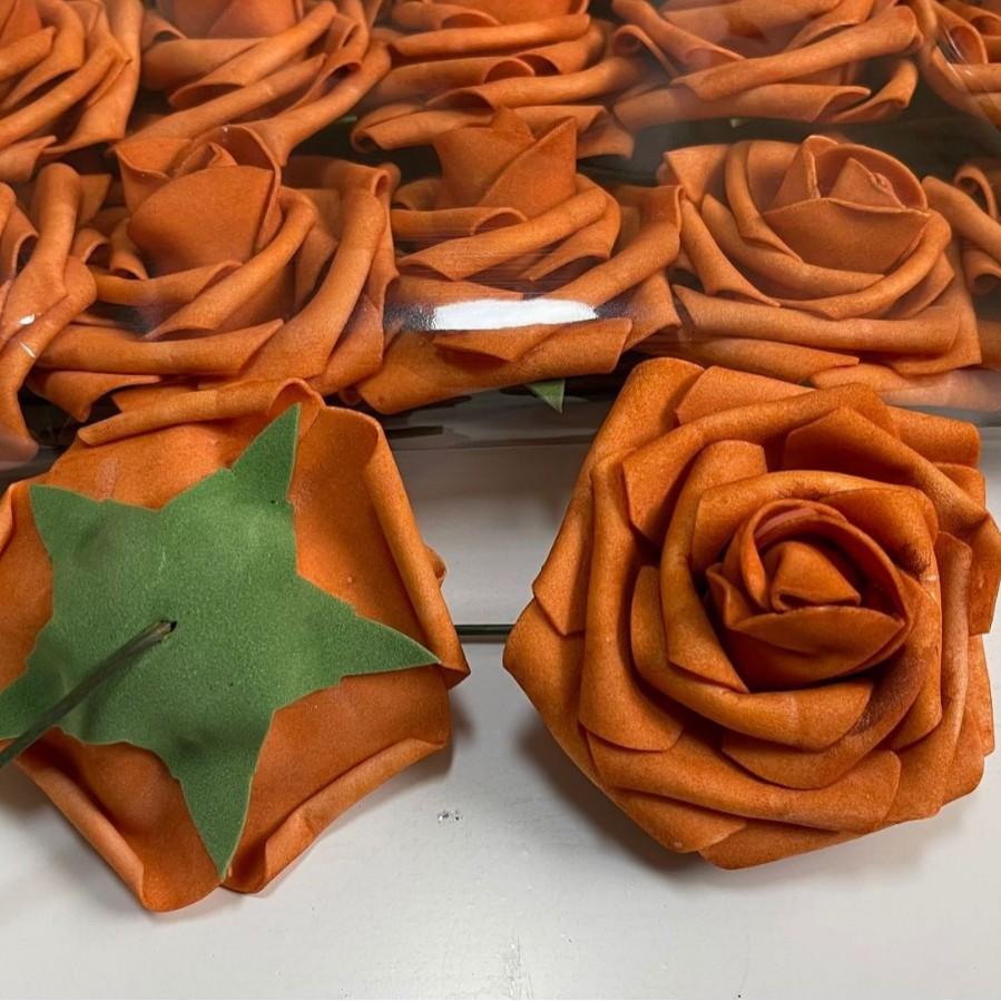 Gefärbte Pe-Schaumstoff-Blütenköpfe Hohe Imitation Farbverlauf Farbe Rose Valentinstag Bogen Handstrauß Material