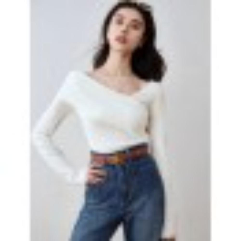 

A Cross-designed Slanted Neck Knitted Sweater for Women In Early Autumn A Long-sleeved Base Layer for A Simple and Slimming Look one size