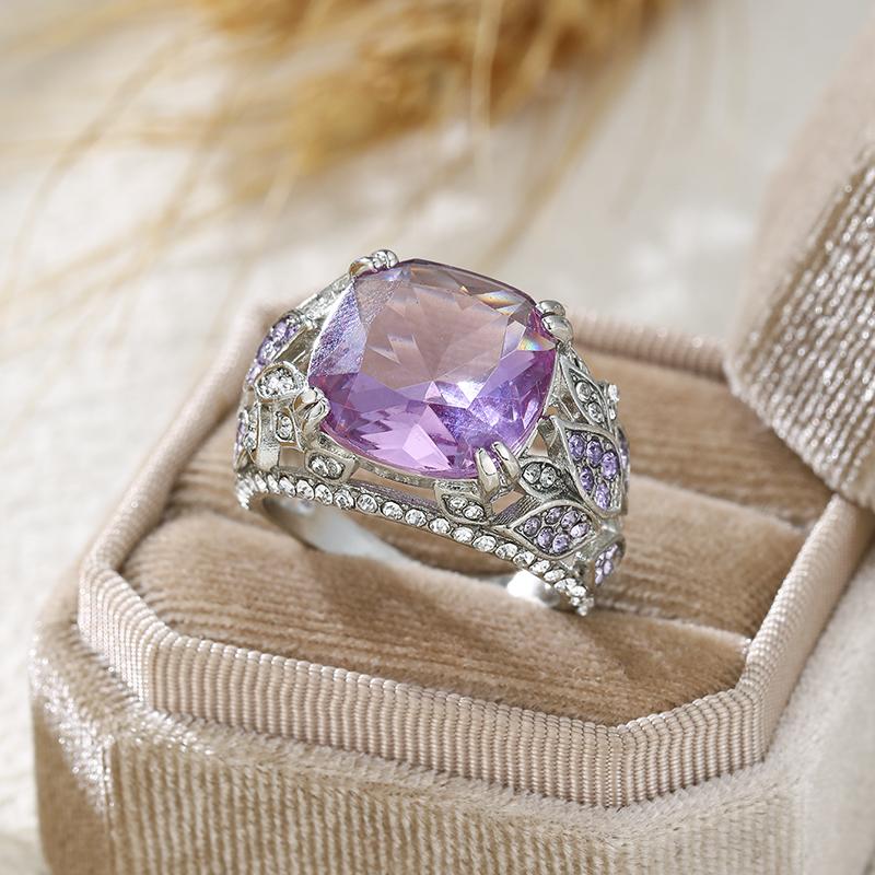 

Luxurious Sparkling Leaf Square Inlaid Zircon Ring, Suitable for Elegant and Fashionable Holiday Accessories and Gifts for Women 7