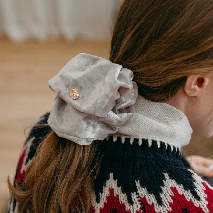 SIAC3097 Cloud Velvet Scrunchie_Silver gray