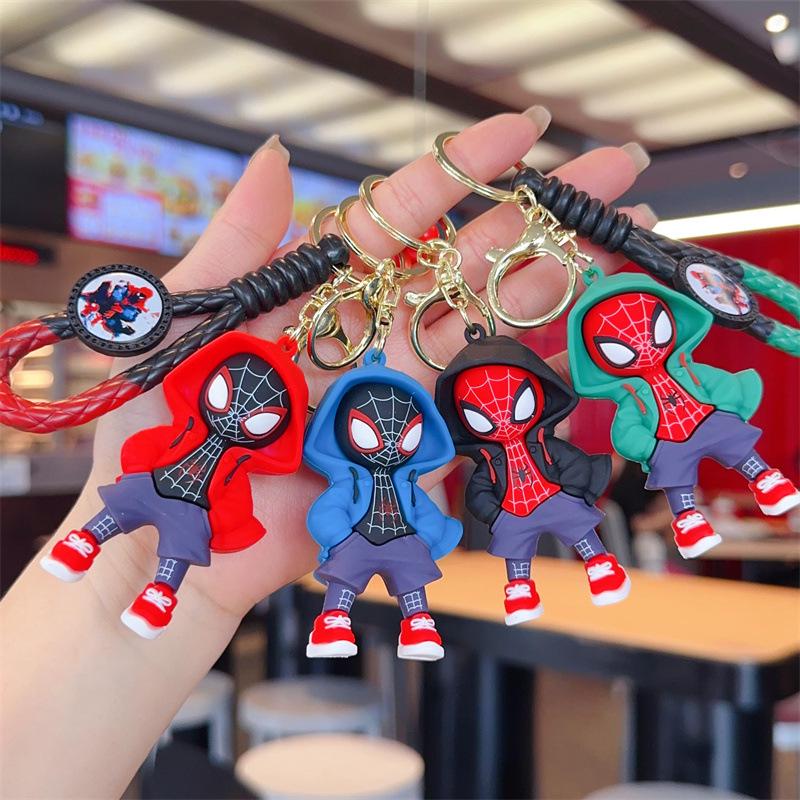 Spider-Man 3D Figurine Keychain Pendant Ornament – Classic Trendy Cosplay Gift for Couples