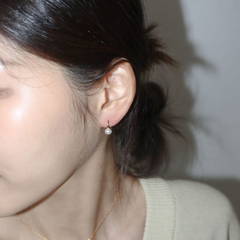 modernlike 14k gold-filled silver C open pearl earrings