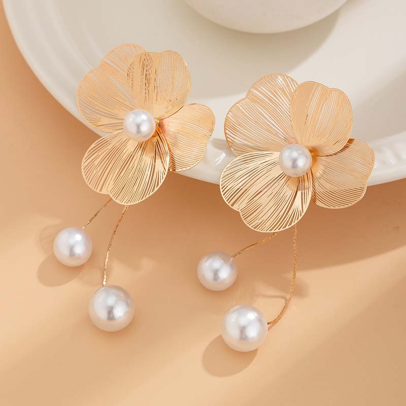 Fashion Flower Petal Long Tassel Drop Earrings for Women 2024 Trend Imitation Pearl Hollow Pendant Earring Wedding Jewelry Gifts