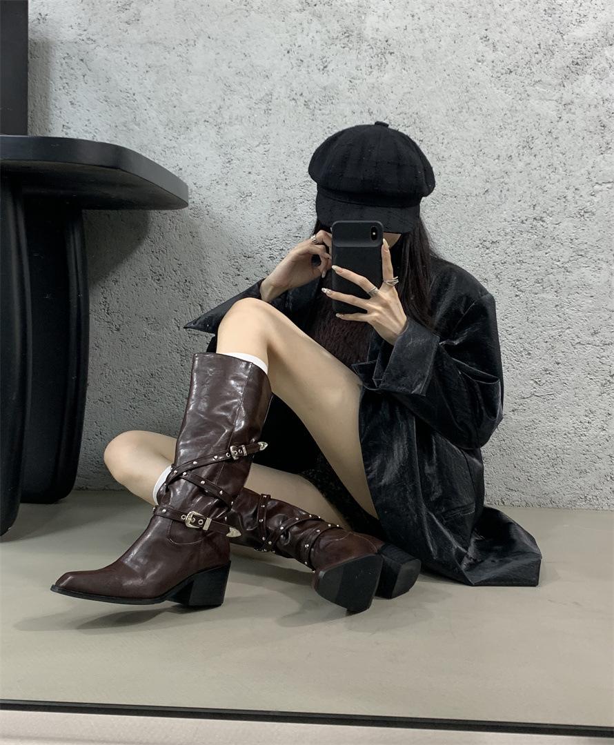 

Suede pointed western cowboy boots women s 2025 autumn and winter new rivet belt buckle knight boots thick heel high boots 39 коричневий