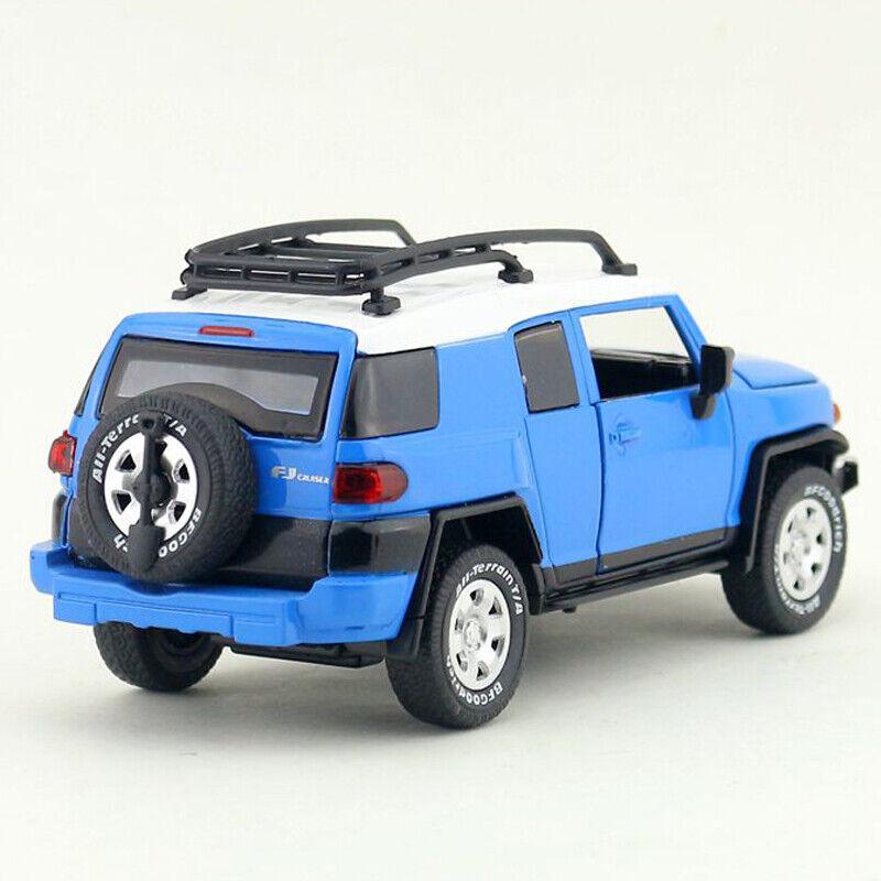 1/32 Scale Pull Back Model Car with Sound and Light, Diecast Toy Vehicle Collection for Toyota FJ Cruiser