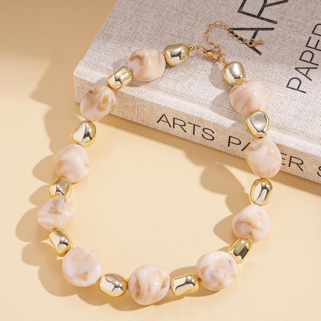 Elegant Acrylic Glass Beaded Pearl Necklace for Women – Versatile and Sophisticated Accessory