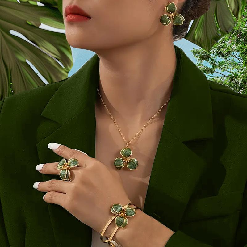 Set of luxury oil dripping flower stud earrings necklace bracelet ring four-piece set of sweet temperament high-end light luxury