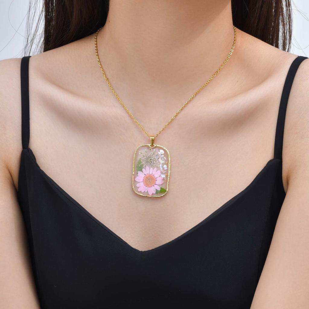 Dried Flowers Pendant Necklace for Women,Resin Geometric Dry Flower Necklaces,Stainless Steel Charms Jewelry Gift