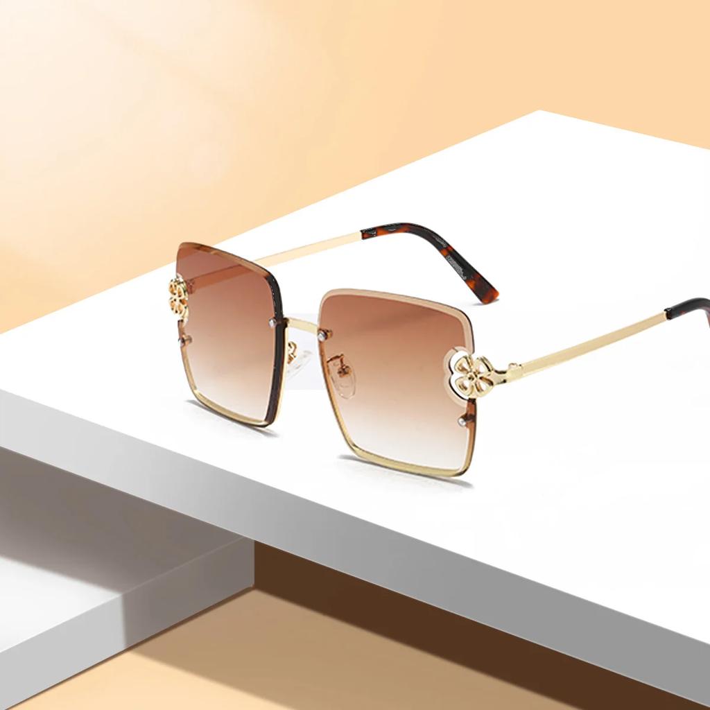 Retro Women Hollowed Flower Sunglasses Large Square Fashion Glasses Anti Glare UV Protection Stylish Accessories