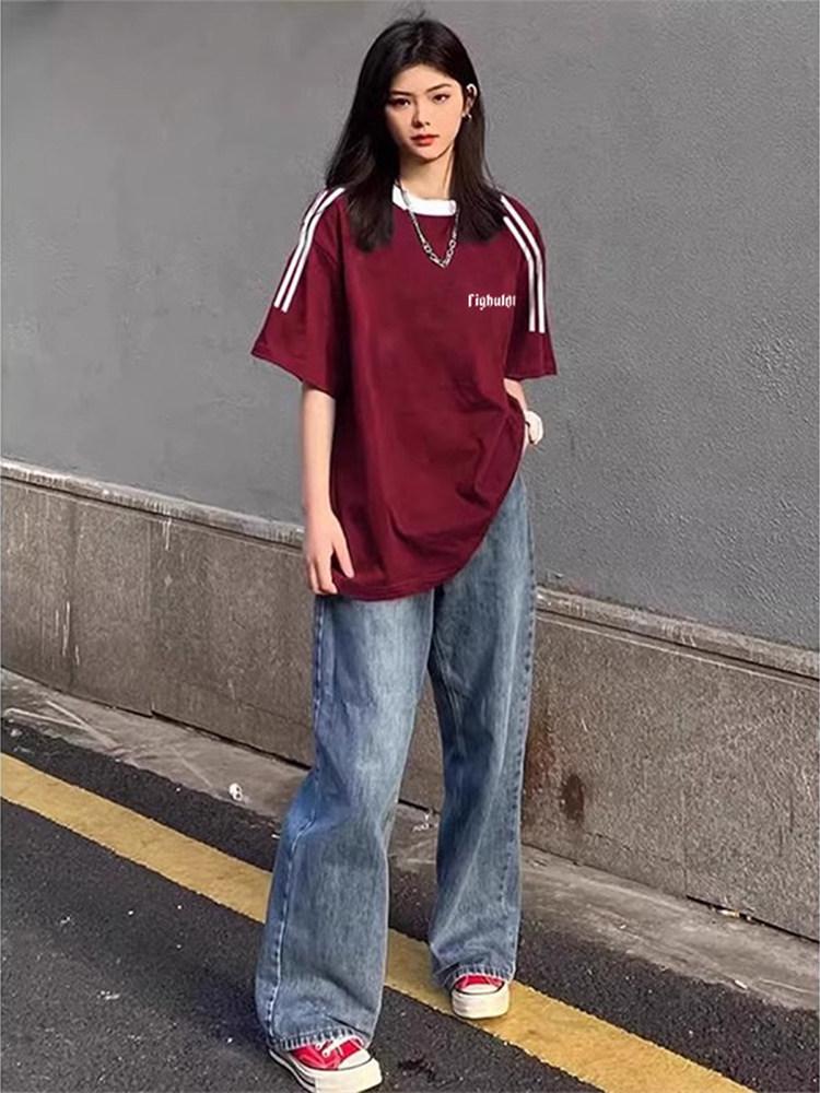 Plus Size Burgundy American Retro Short Sleeve Women's T-shirt with Chic Hong Kong Style Stripes