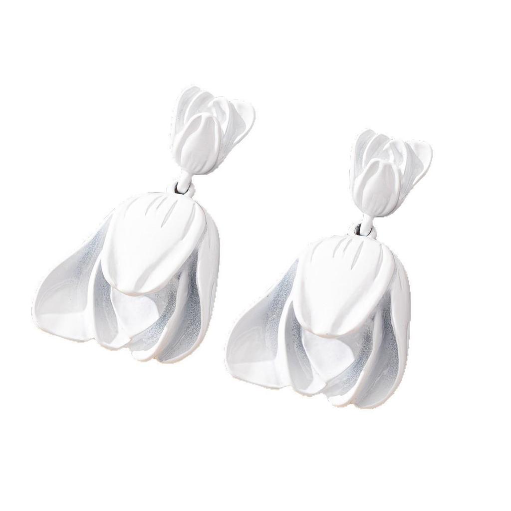 Elegant French Floral Clip-On Earrings: Retro Hong Kong Style, No Piercing Needed