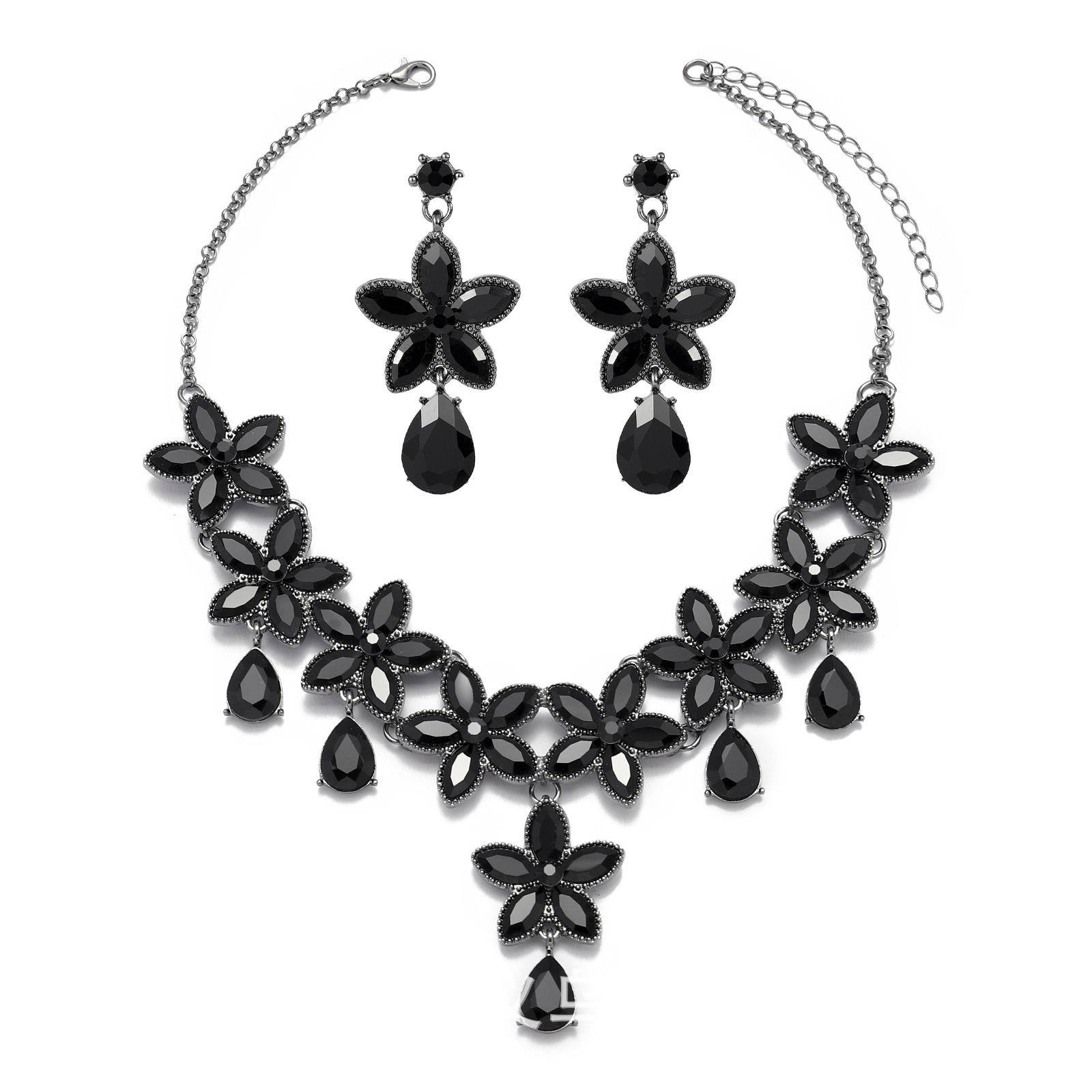 

Ретро преувеличенный высококлассный набор из двух предметов: колье и серьги со стразами чёрный