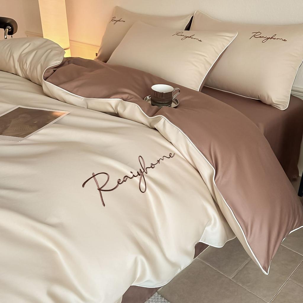 Vierteiliges Set aus reiner Baumwollbettwäsche Leichter Luxus, Hautfreundlich und Bequem Gewaschene Laken Bettbezüge Kissenbezüge.