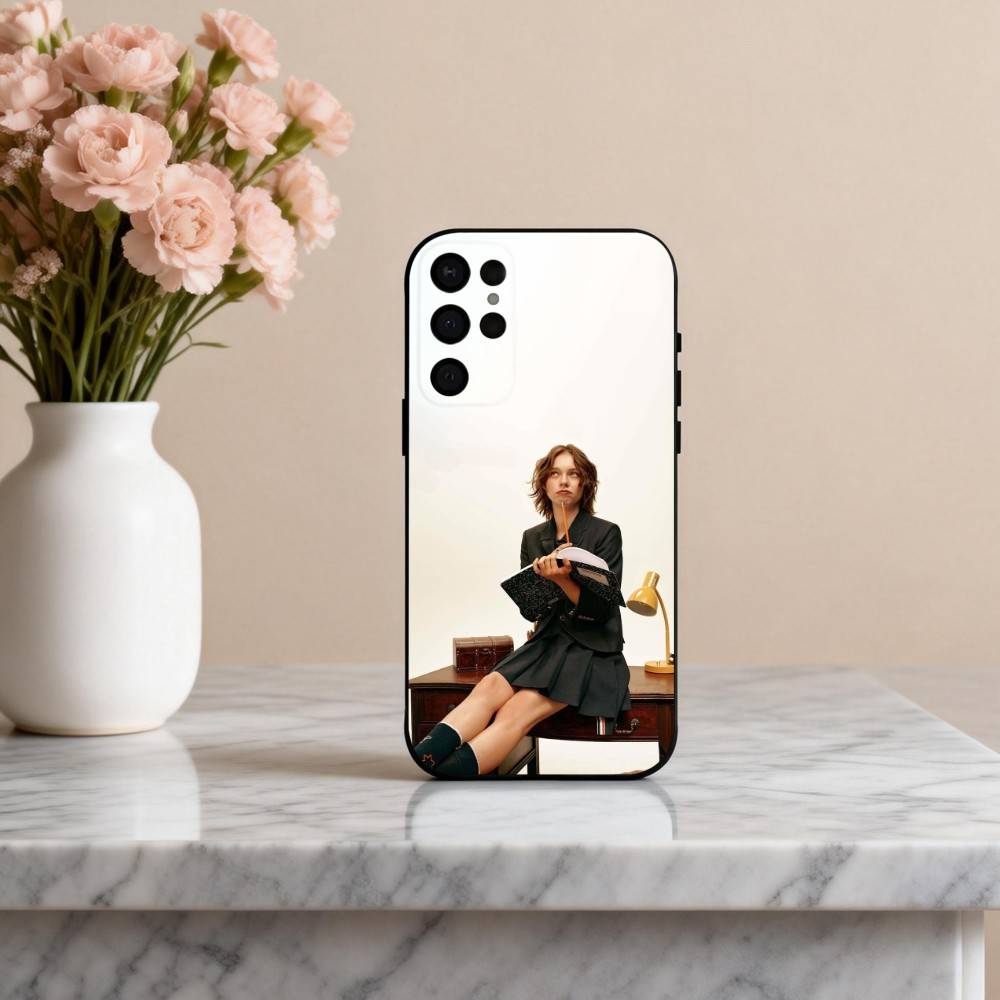 vibrant E-Emma M-Myers Actress Phone Case For Samsung S25,24,23,22,30,21,10,9,Ultra,Plus,Lite,FE,4,5 G Soft Black Case