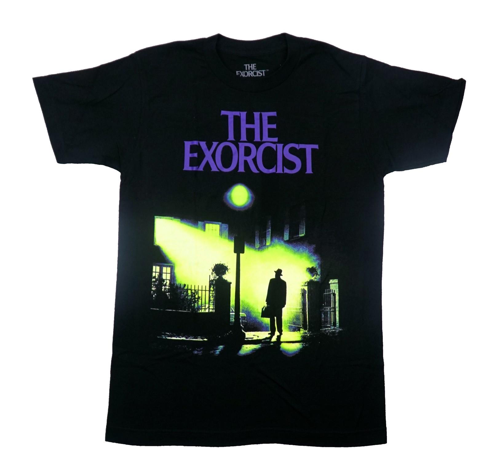 The Exorcist Mens T-Shirt - Priest Standing At Gate Entrance S