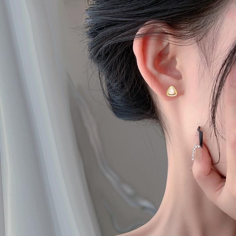 Korean Version Basic Simple Triangle Cat Eye Stud Earrings New Trendy Autumn and Winter Versatile Style