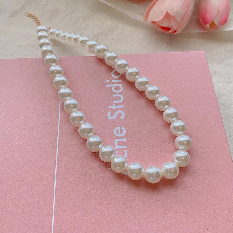 Elegant French Layered Pearl Necklace - Women's High-End Versatile Clavicle Chain, Simple Retro Style