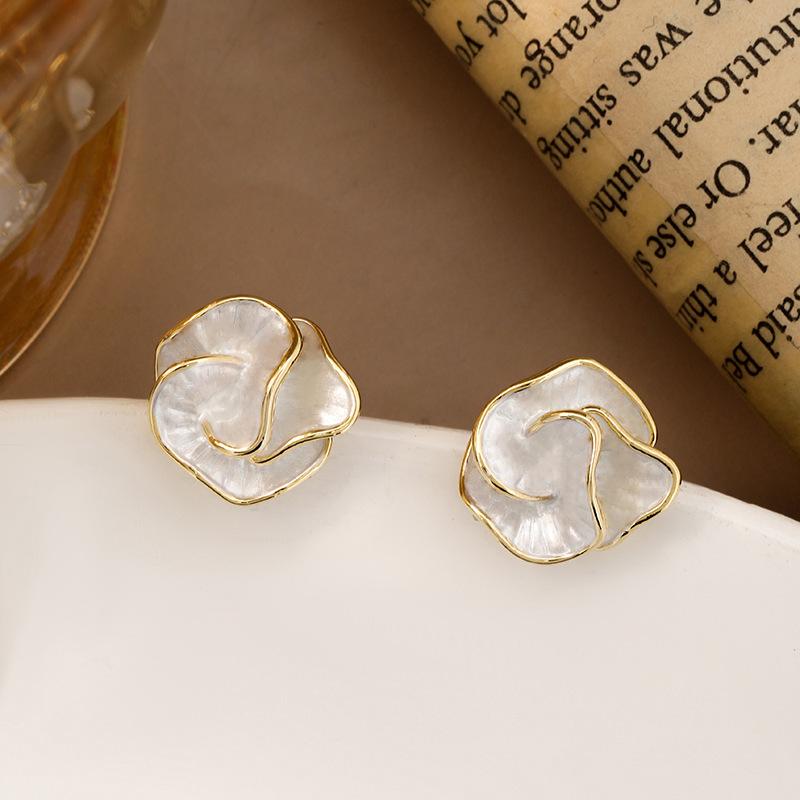 White Enamel Oil Flower Stud Earrings for Women Cute Small Twist Earrings Wedding Party Simple Elegant Zircon Gift