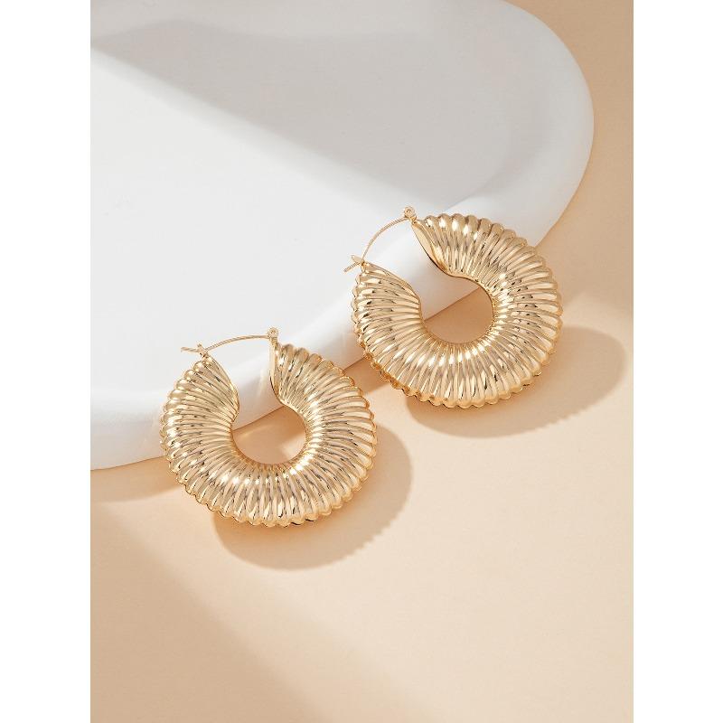 Large Statement Round Striped Earrings for A Fashionable… золотой