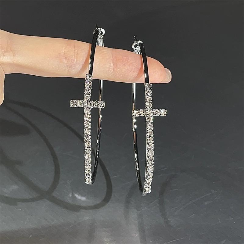 Orecchini a cerchio grandi lucidi con croce per donna, fibbie per orecchie con strass squisiti, orecchini geometrici di alta gamma, gioielli