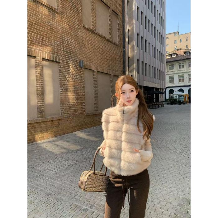 Original Lined Faux Mink Fur Vest for Women - Thickened, Warm, Sleeveless Waistcoat for Autumn/Winter Large грязно-белый