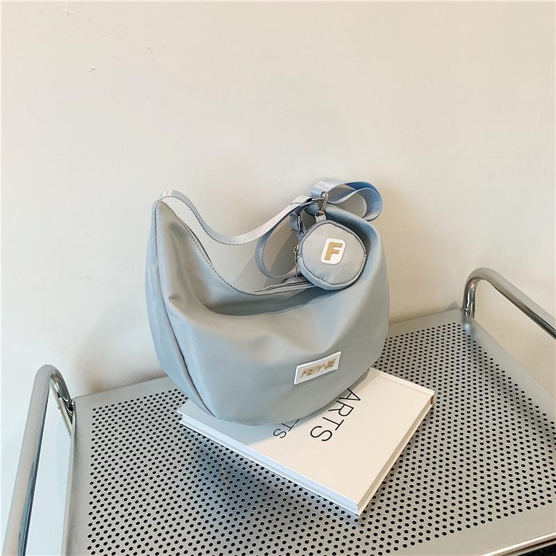 IELGY nylon dumpling bag, Japanese versatile messenger bag, casual large-capacity canvas class shoulder commuter bag