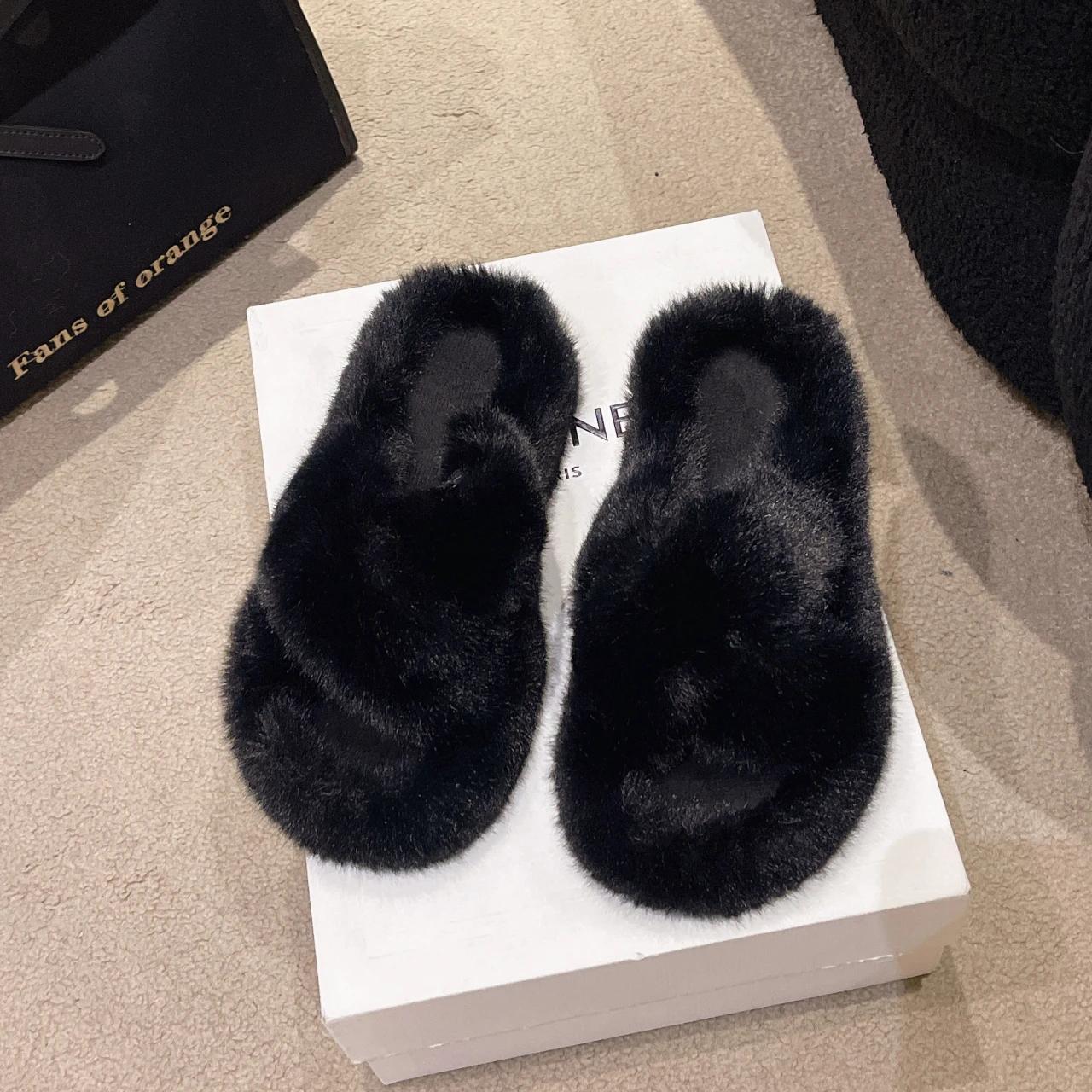 

2024 Новые тапочки из искусственного меха Зимние женские туфли на платформе Модные туфли на плоской подошве для женщин Хлопковые тапочки 42 чёрный