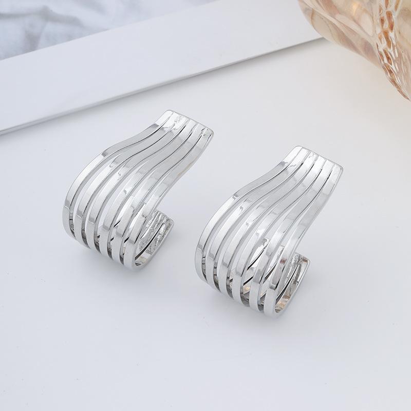 

S925 Багатошарові металеві геометричні сережки зі срібною голкою для жіночих прохолодних стильних персоналізованих модних темпераментних простих французьких сережок срібний