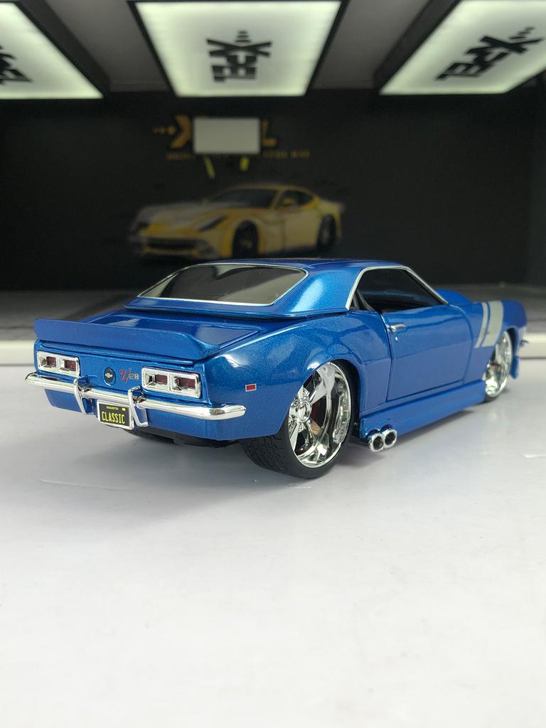 Maisto 1:24 1968 Chevrolet Camaro Z/28 car model, zinc alloy metal decoration, collectible gift car